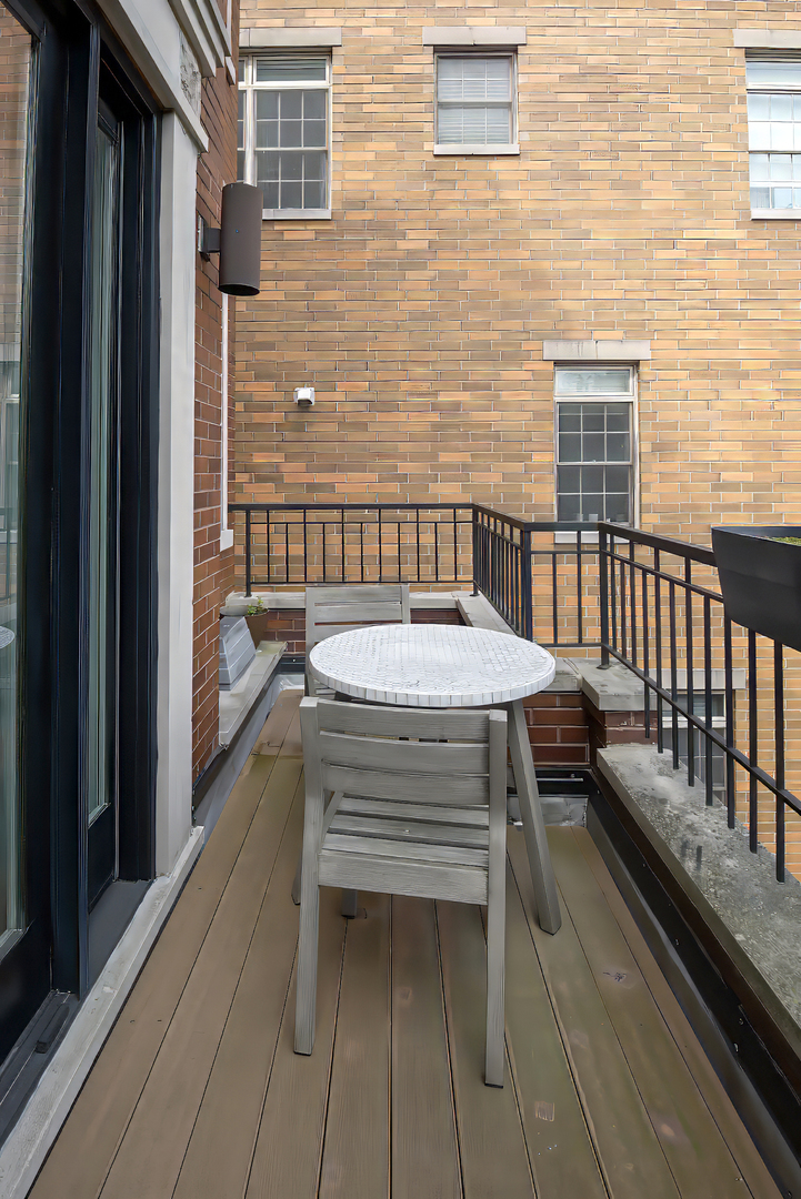 2319 W Wabansia Avenue Unit: 3