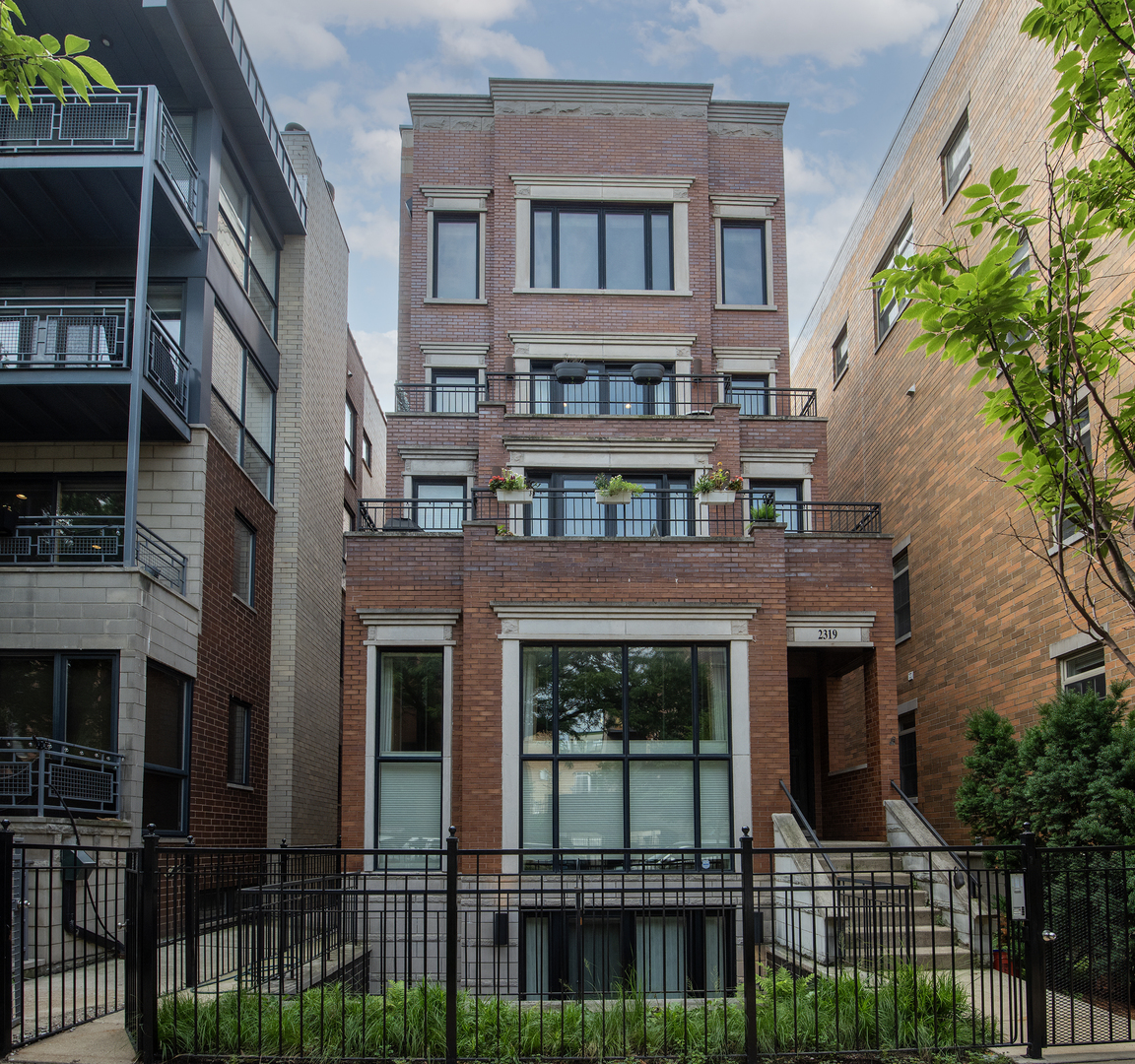 2319 W Wabansia Avenue Unit: 3