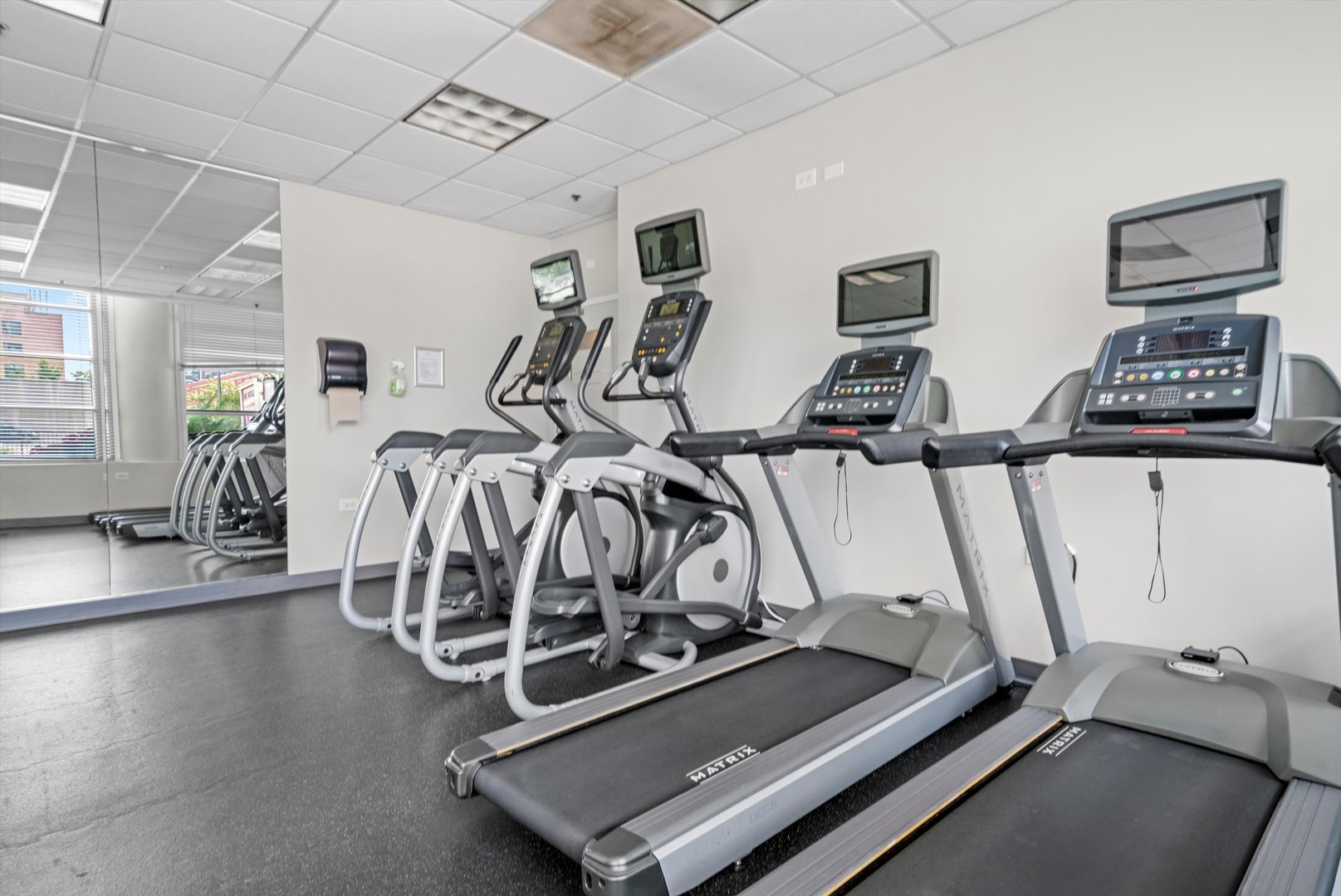 330 W GRAND Avenue Unit: 1207