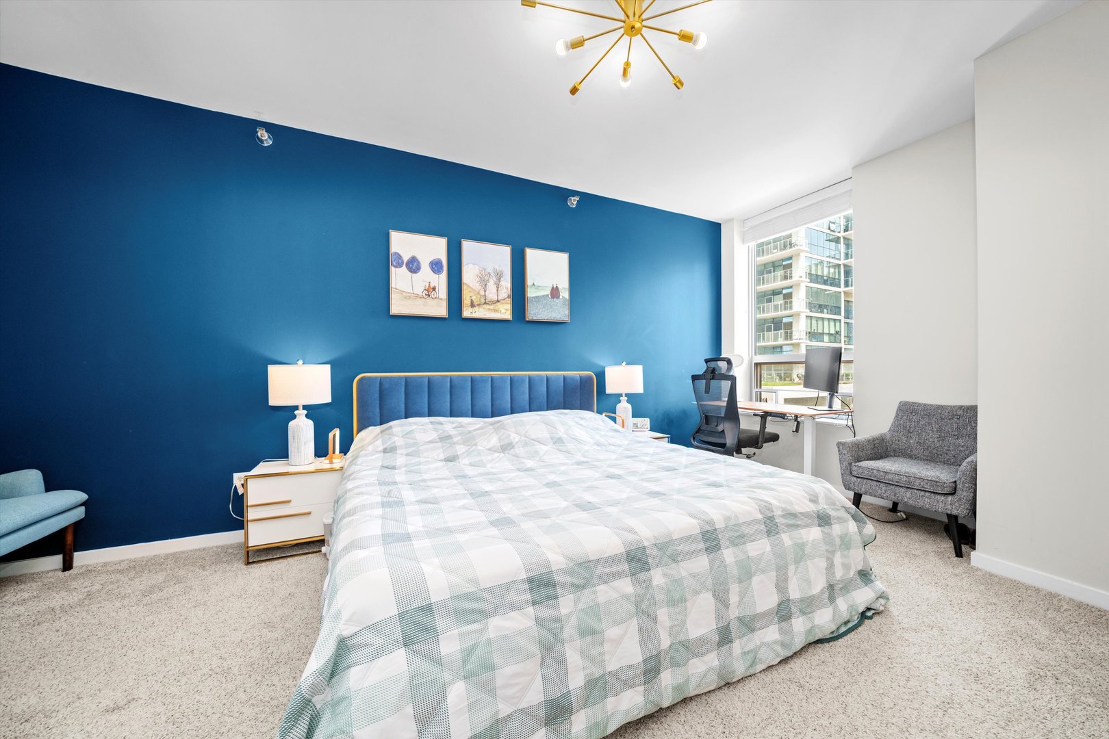 330 W GRAND Avenue Unit: 1207