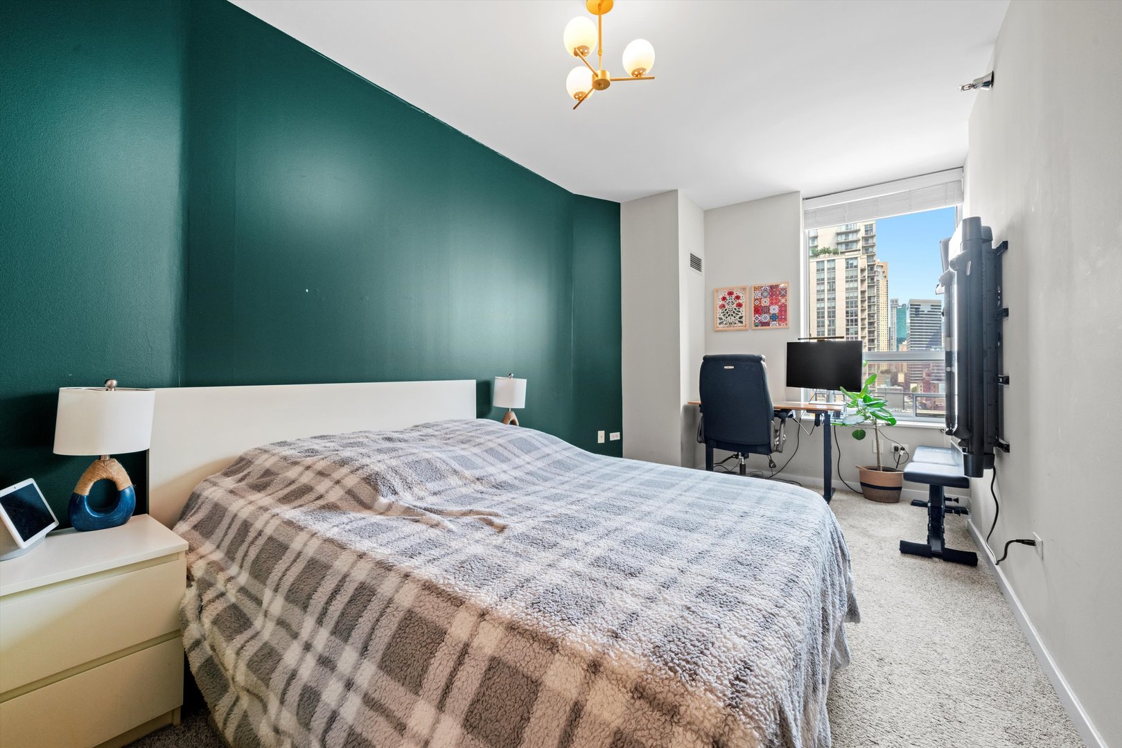 330 W GRAND Avenue Unit: 1207