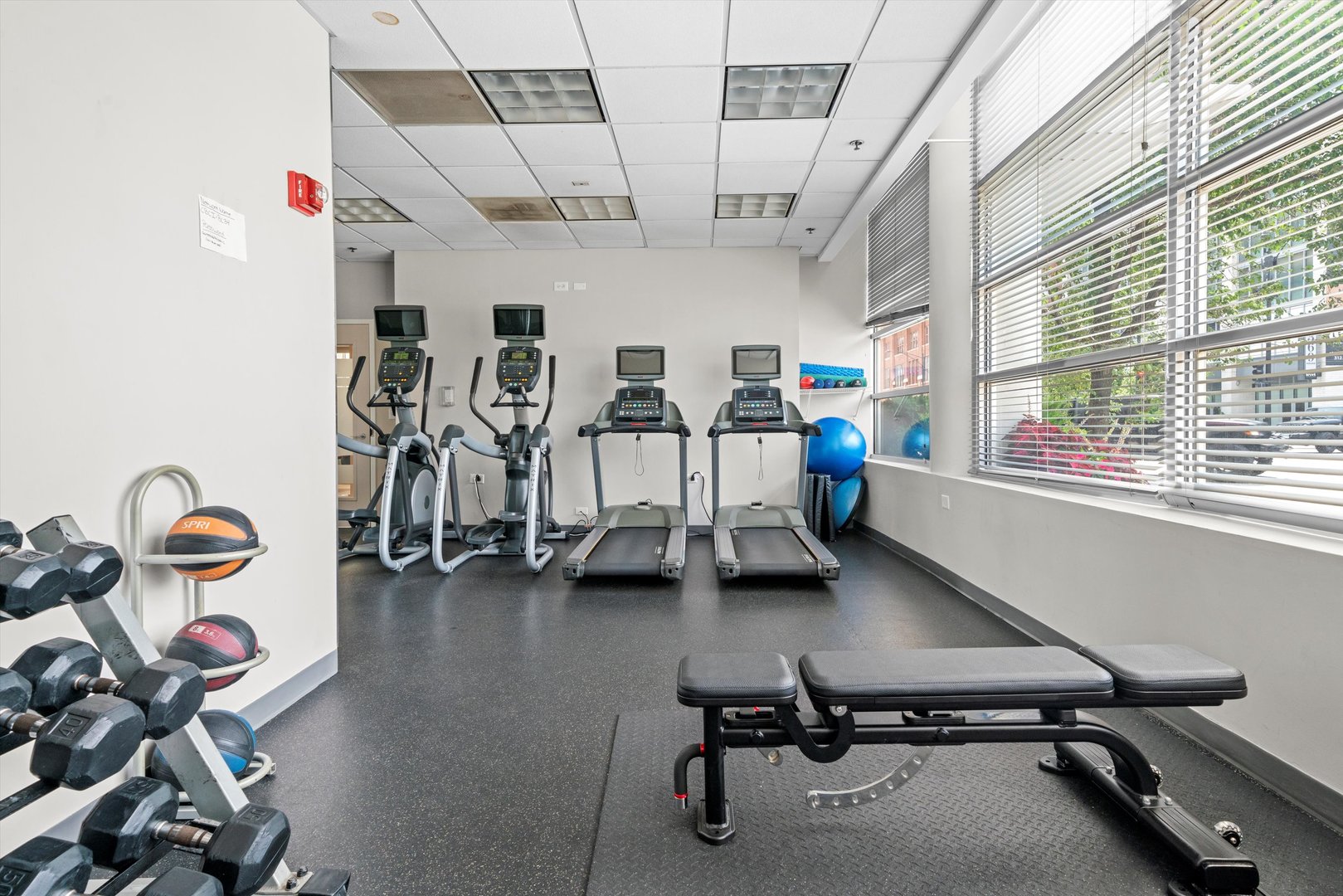 330 W GRAND Avenue Unit: 1207