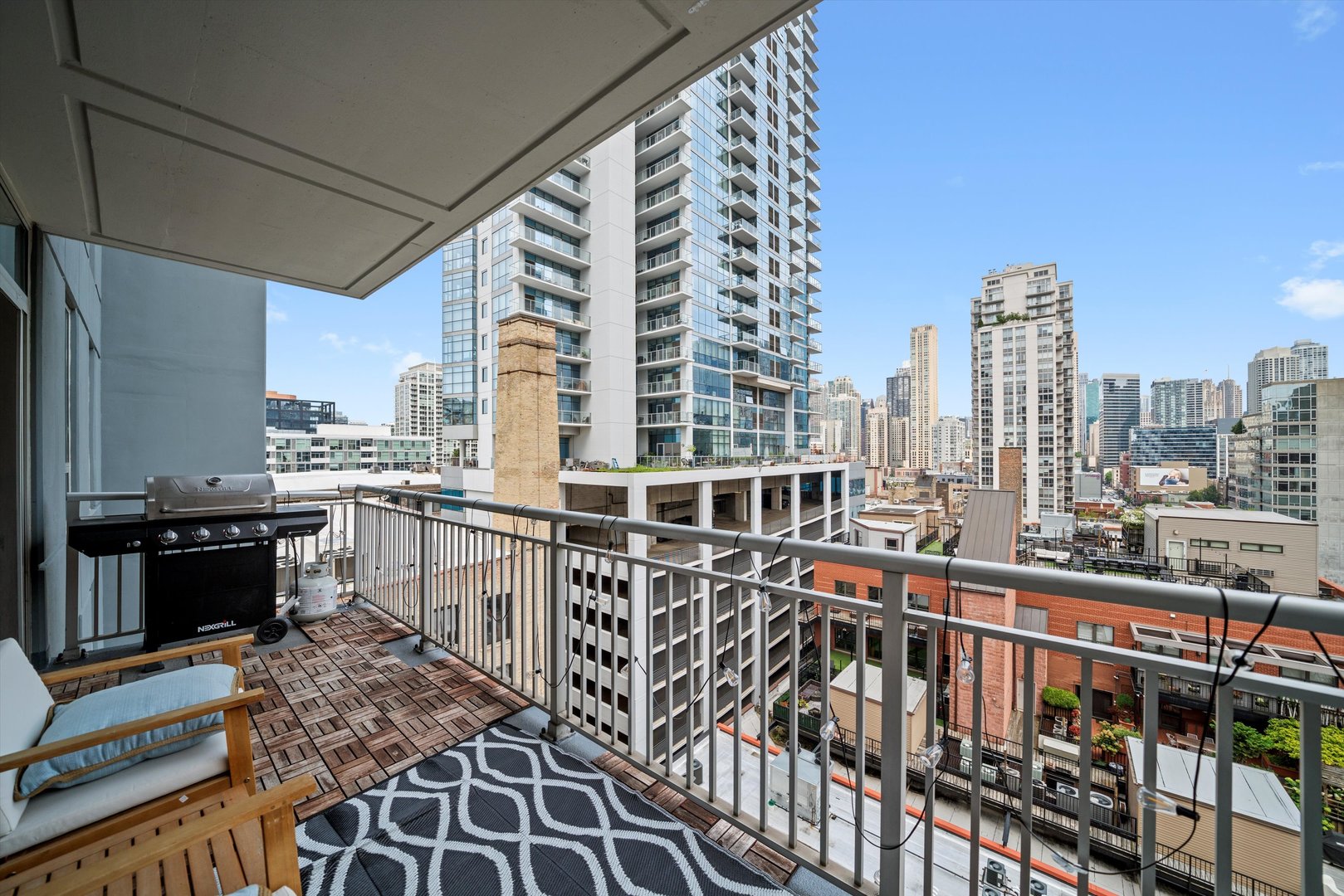 330 W GRAND Avenue Unit: 1207