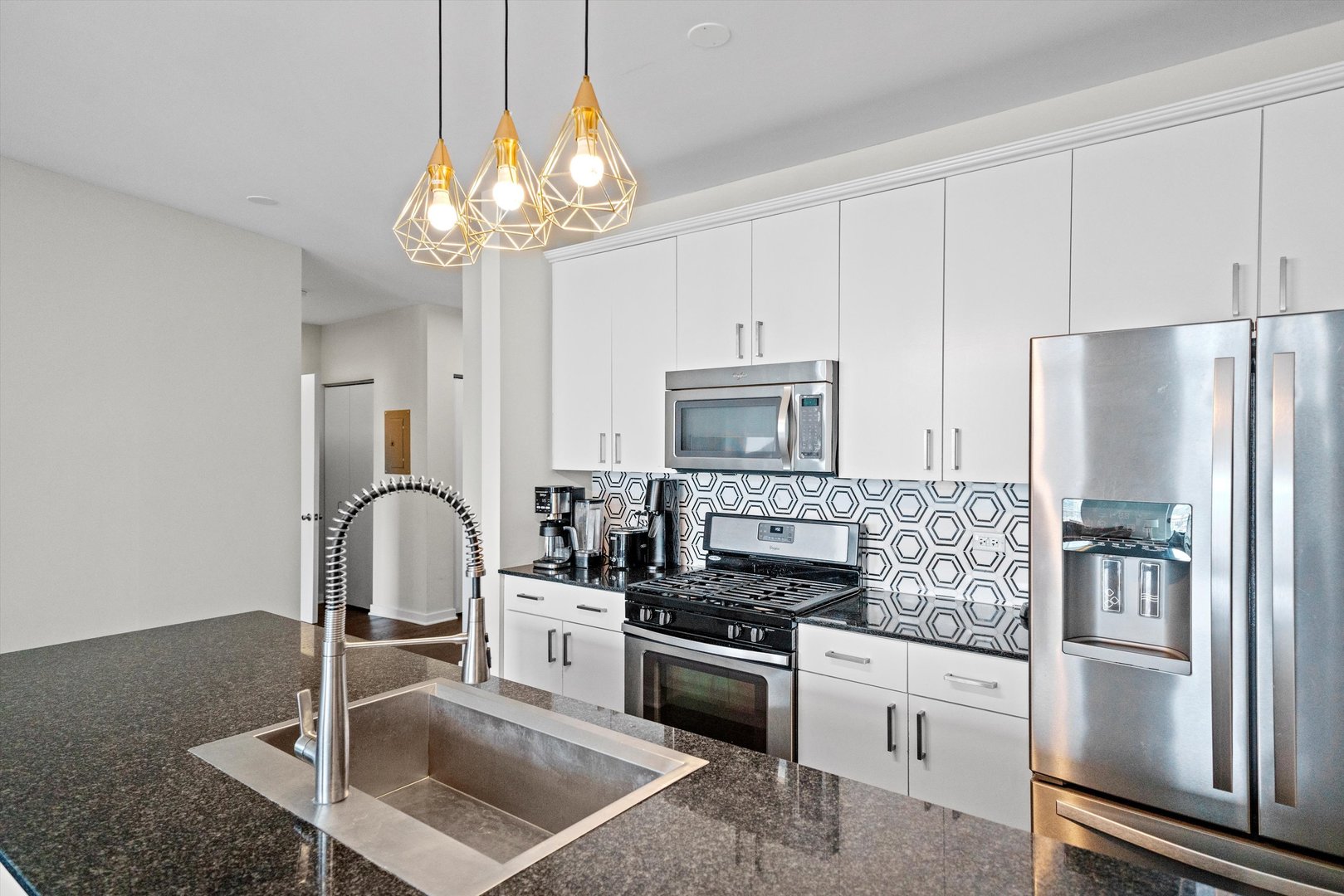 330 W GRAND Avenue Unit: 1207