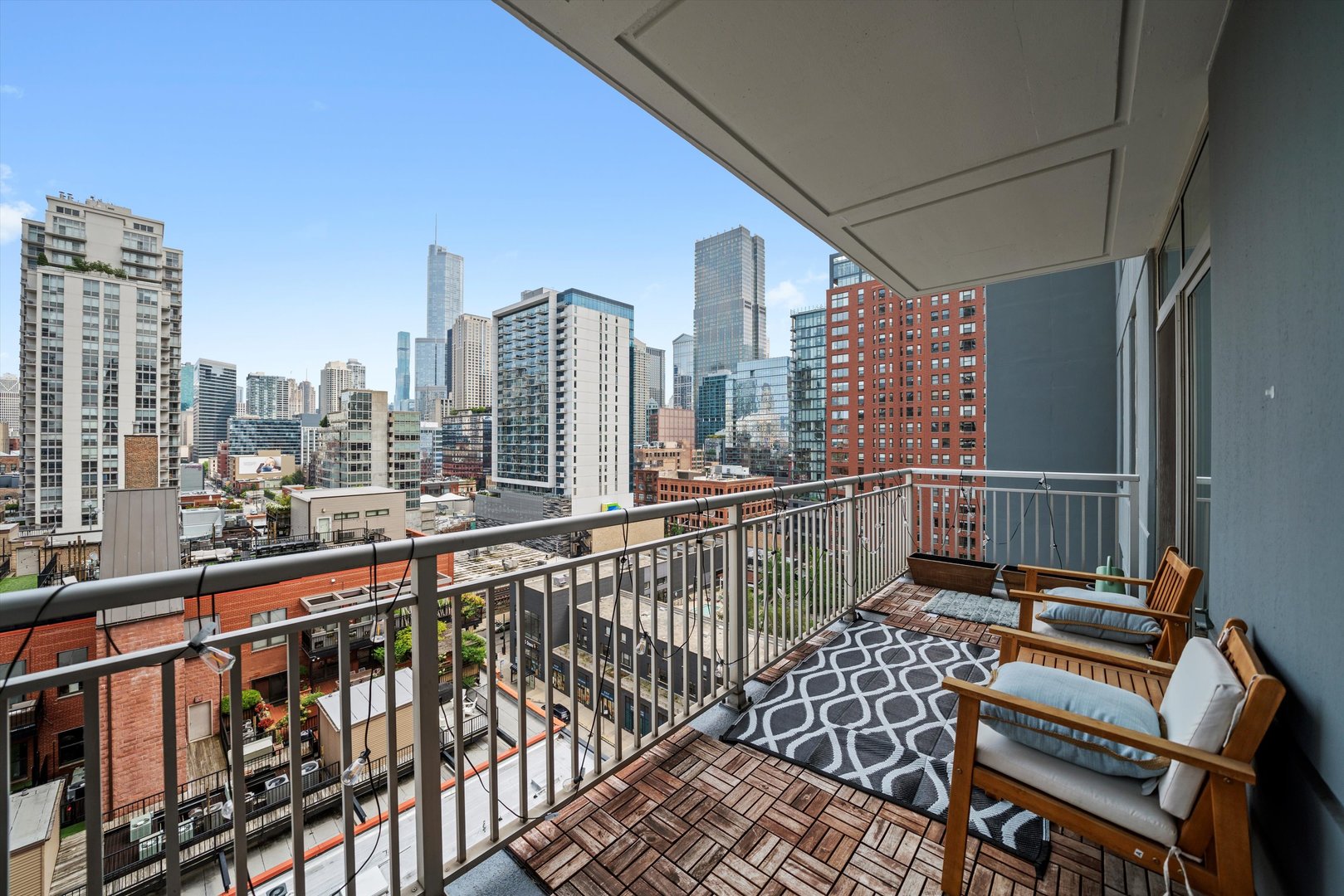 330 W GRAND Avenue Unit: 1207