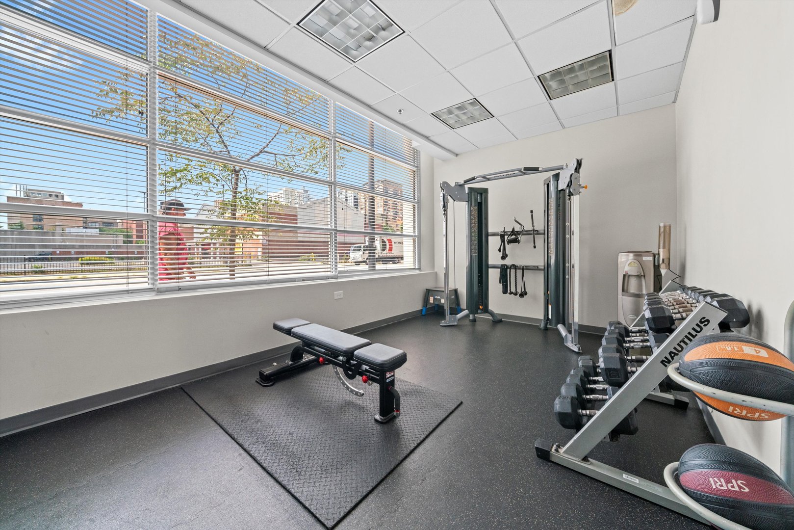 330 W GRAND Avenue Unit: 1207