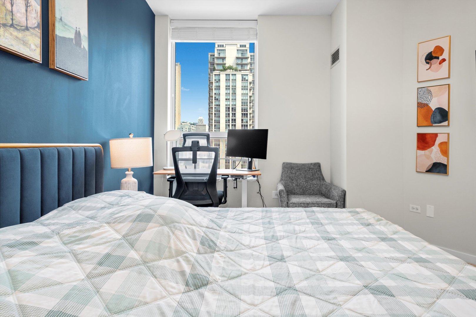 330 W GRAND Avenue Unit: 1207
