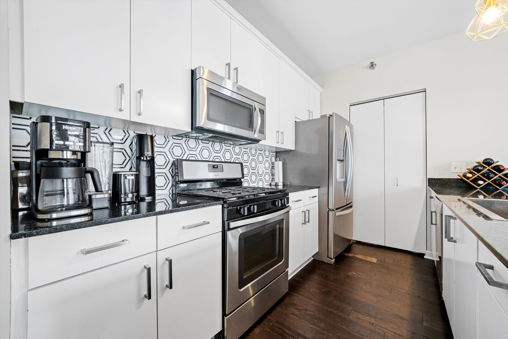 330 W GRAND Avenue Unit: 1207