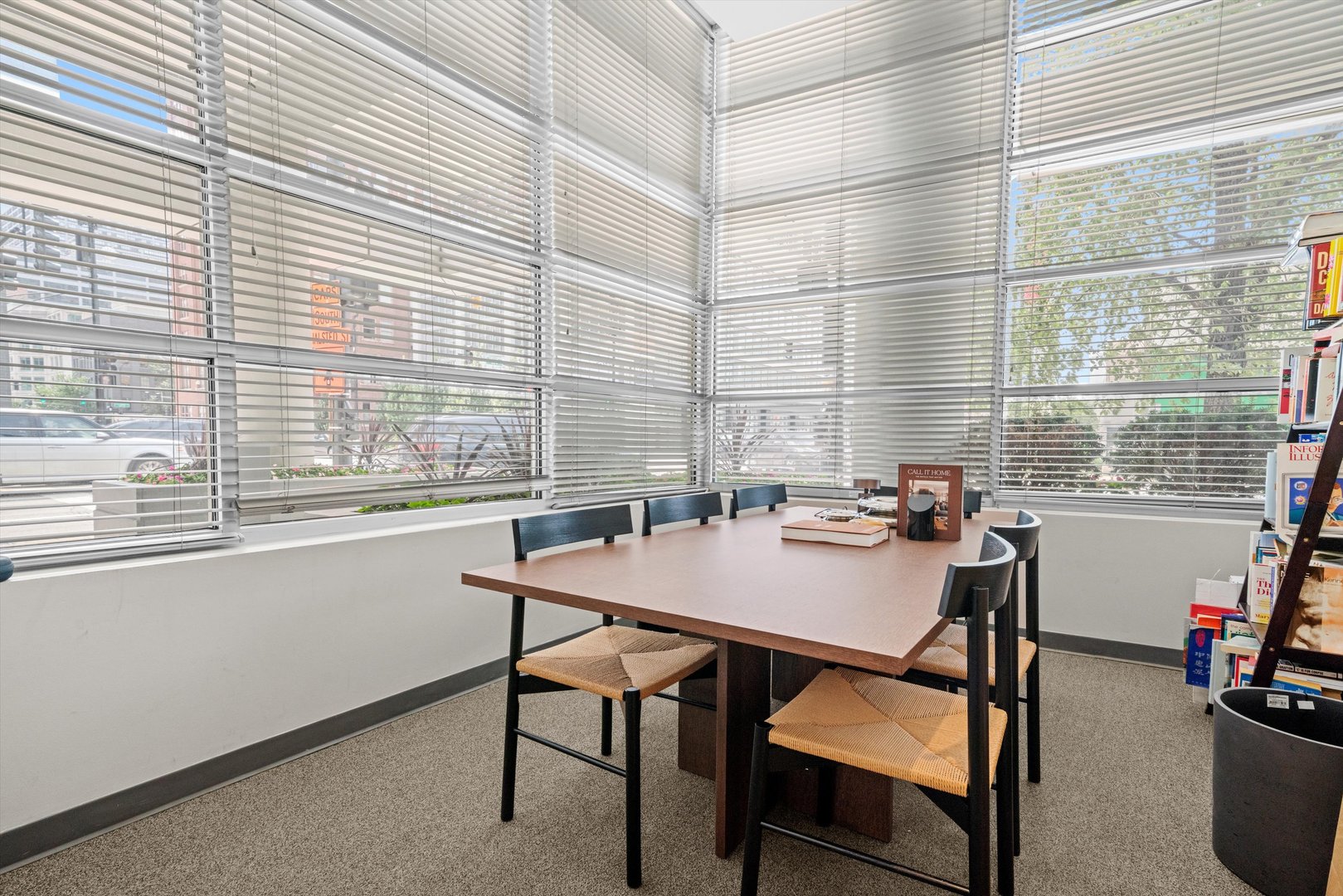 330 W GRAND Avenue Unit: 1207