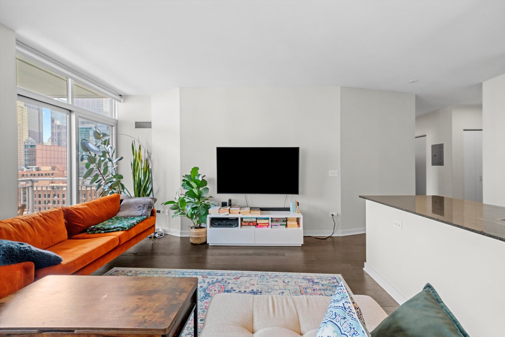 330 W GRAND Avenue Unit: 1207