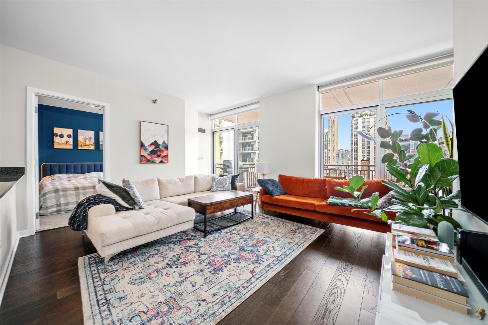 330 W GRAND Avenue Unit: 1207