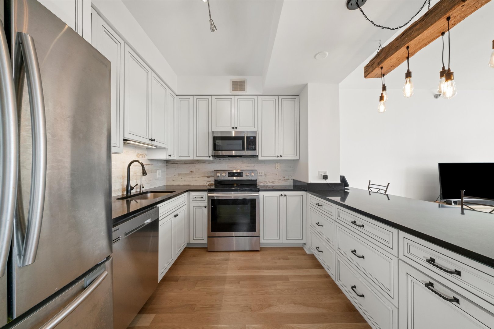 435 W Erie Street Unit: 1103
