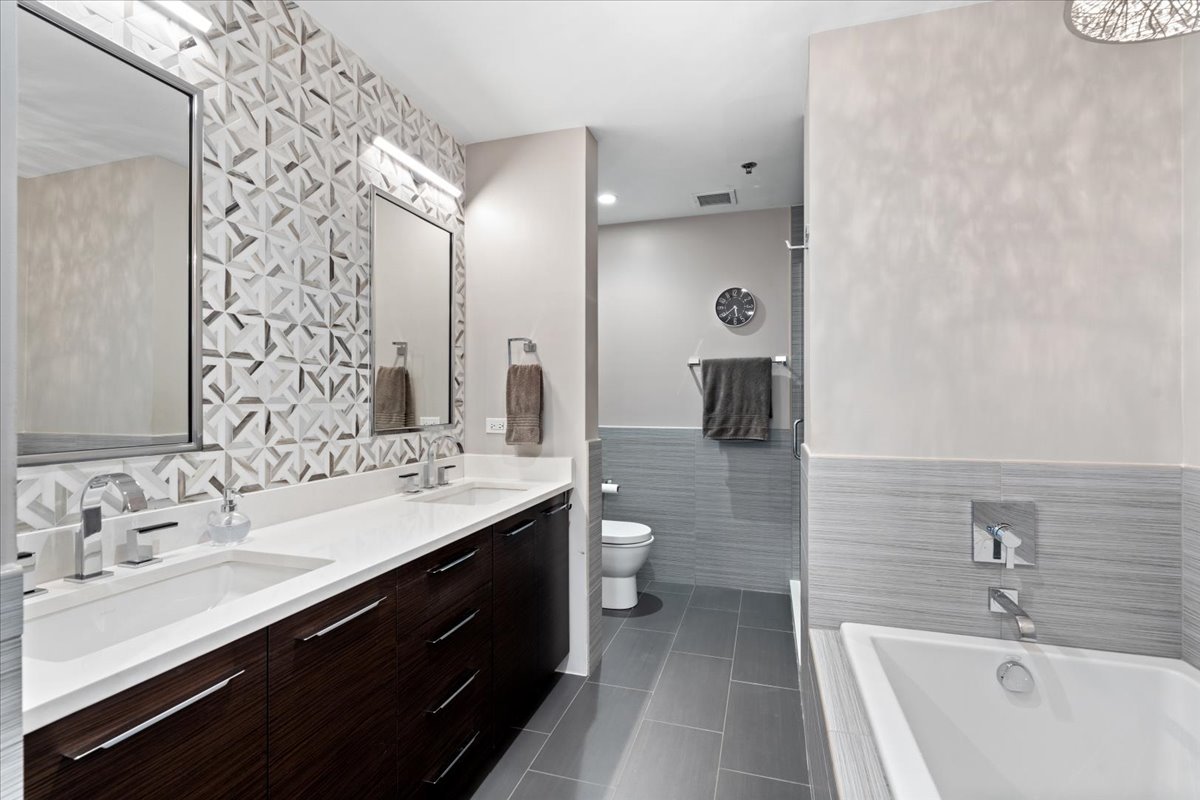 57 E Delaware Place Unit: 3404