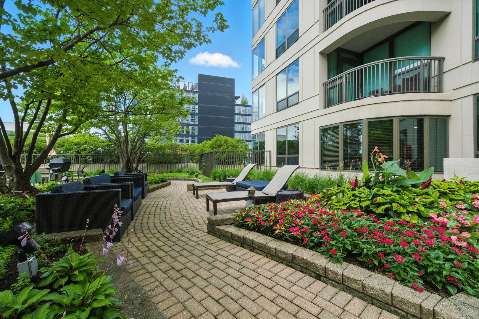 400 N La Salle Drive Unit: 2908