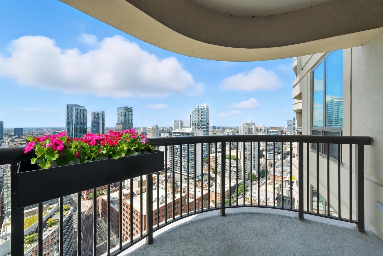 400 N La Salle Drive Unit: 2908