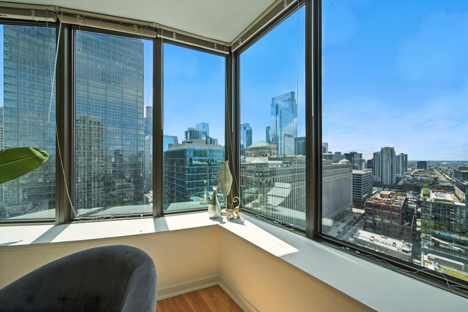 400 N La Salle Drive Unit: 2908
