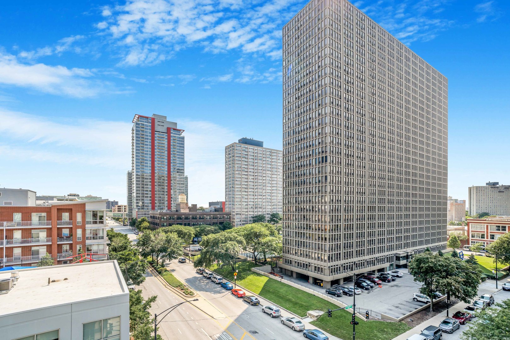 212 E Cullerton Street Unit: 606