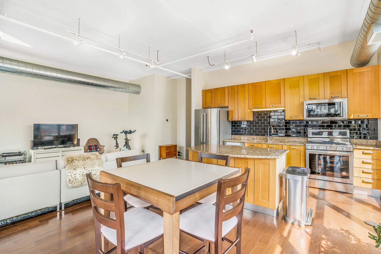 212 E Cullerton Street Unit: 606