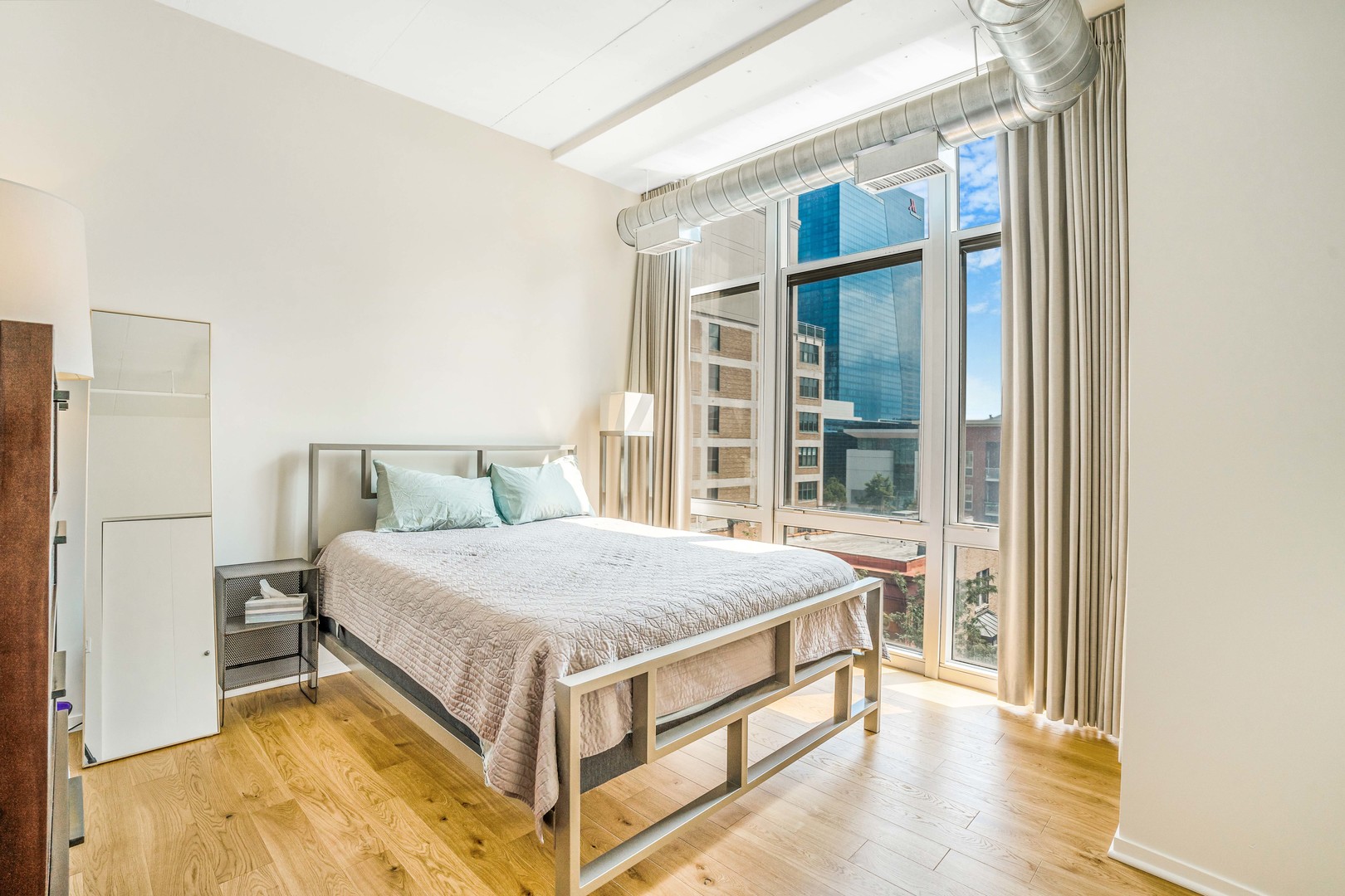 212 E Cullerton Street Unit: 606