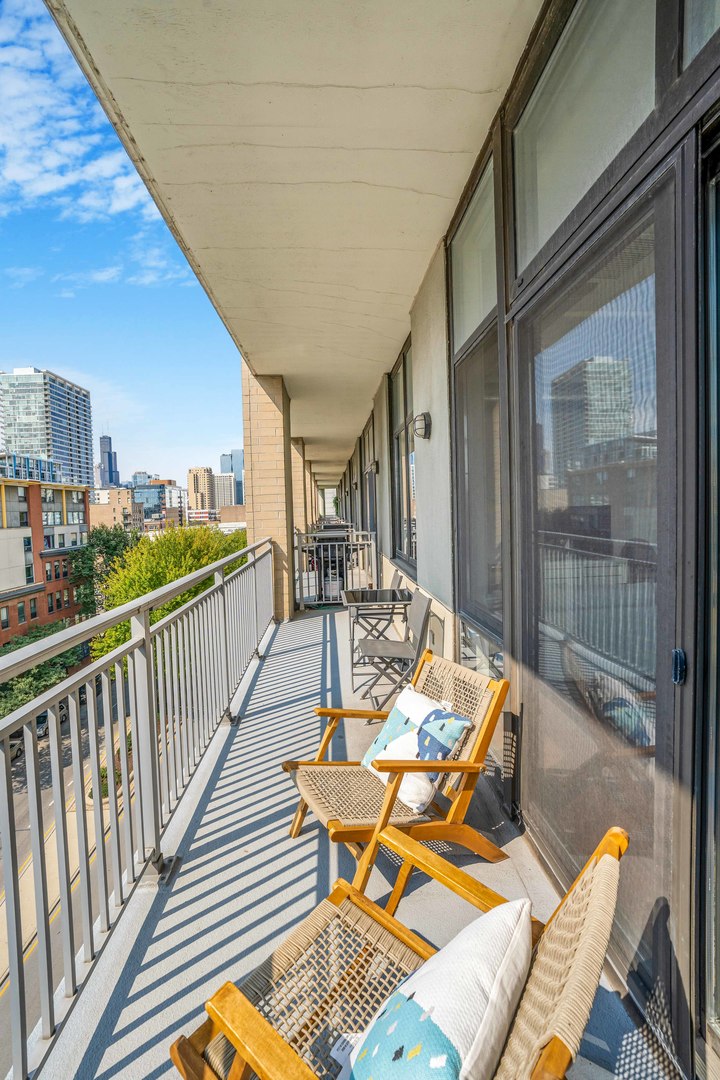 212 E Cullerton Street Unit: 606