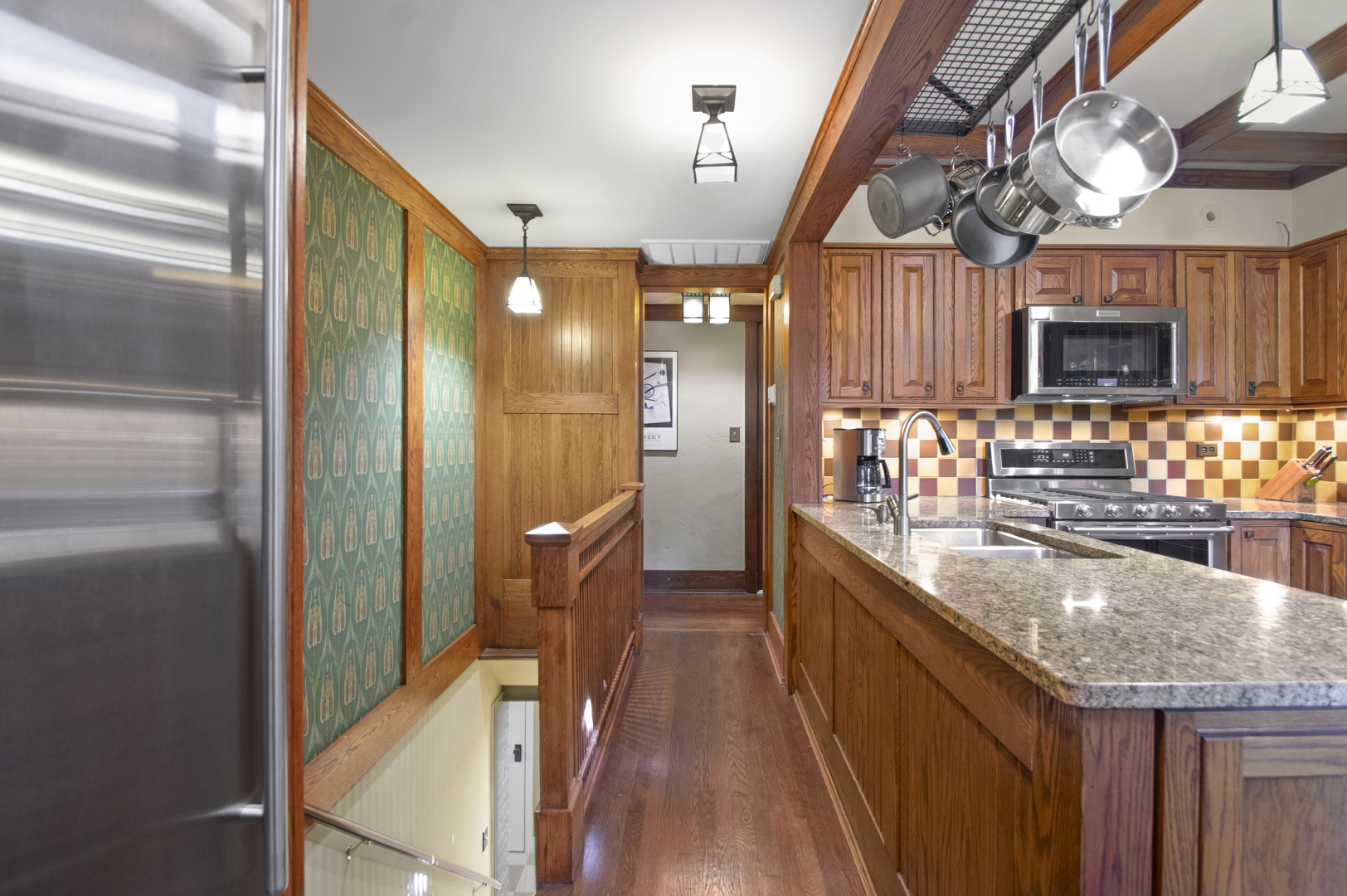 2111 W Greenleaf Avenue