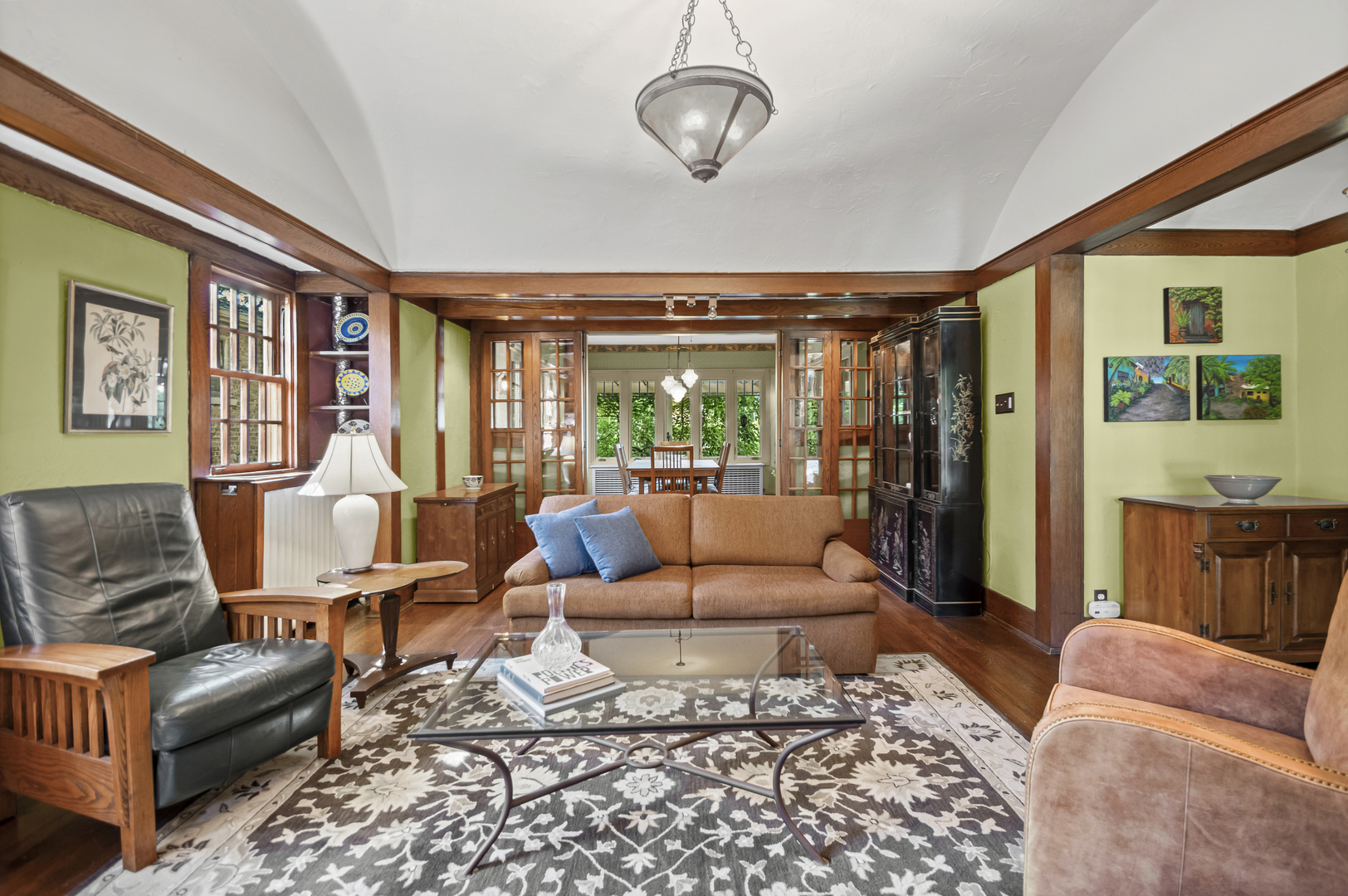 2111 W Greenleaf Avenue