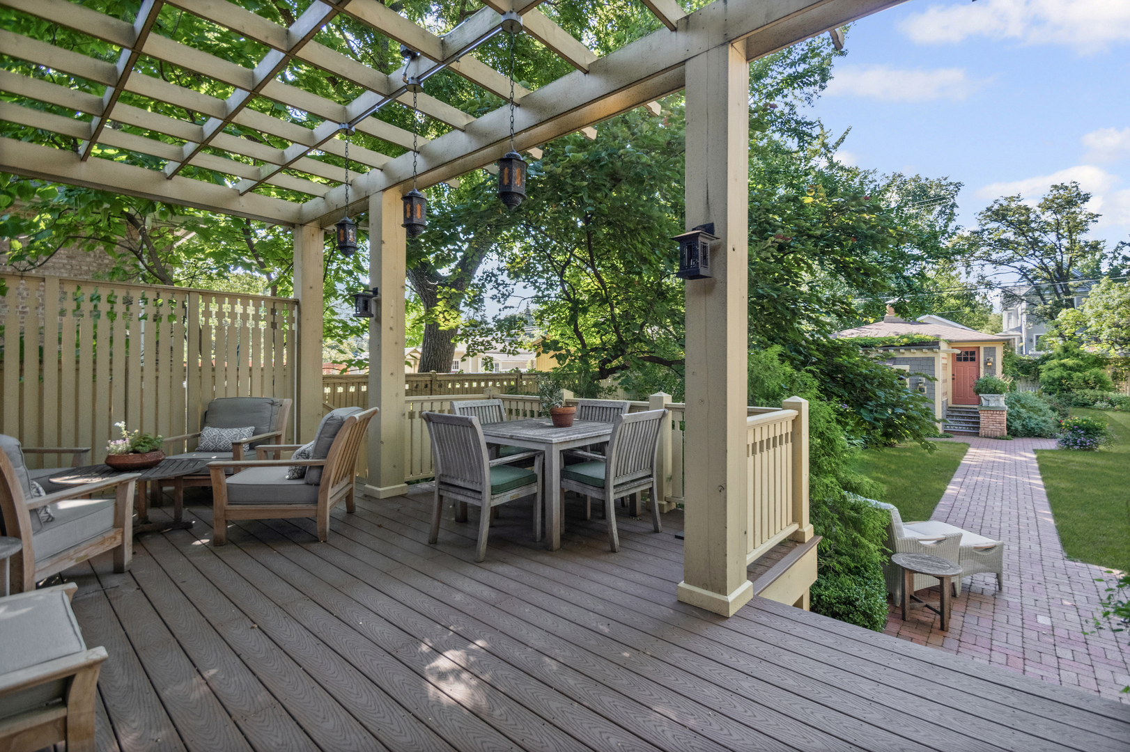 2111 W Greenleaf Avenue