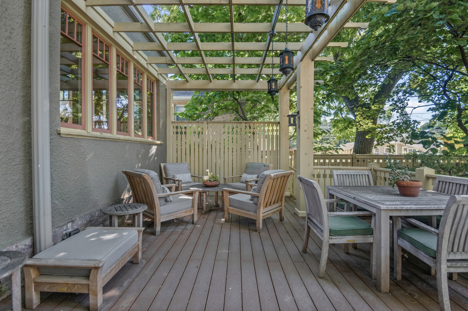 2111 W Greenleaf Avenue