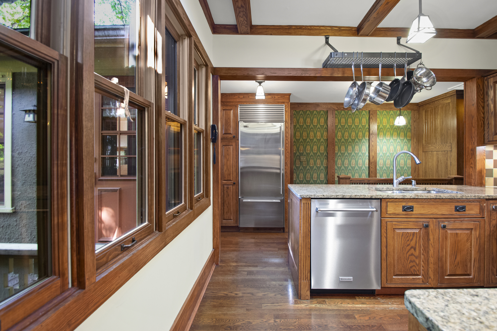 2111 W Greenleaf Avenue