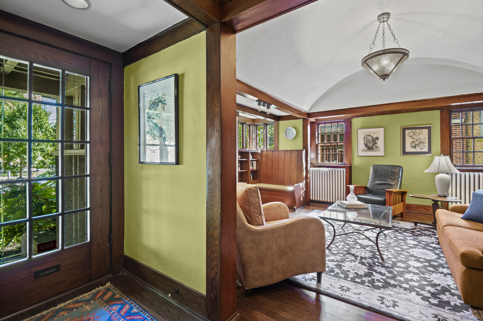 2111 W Greenleaf Avenue