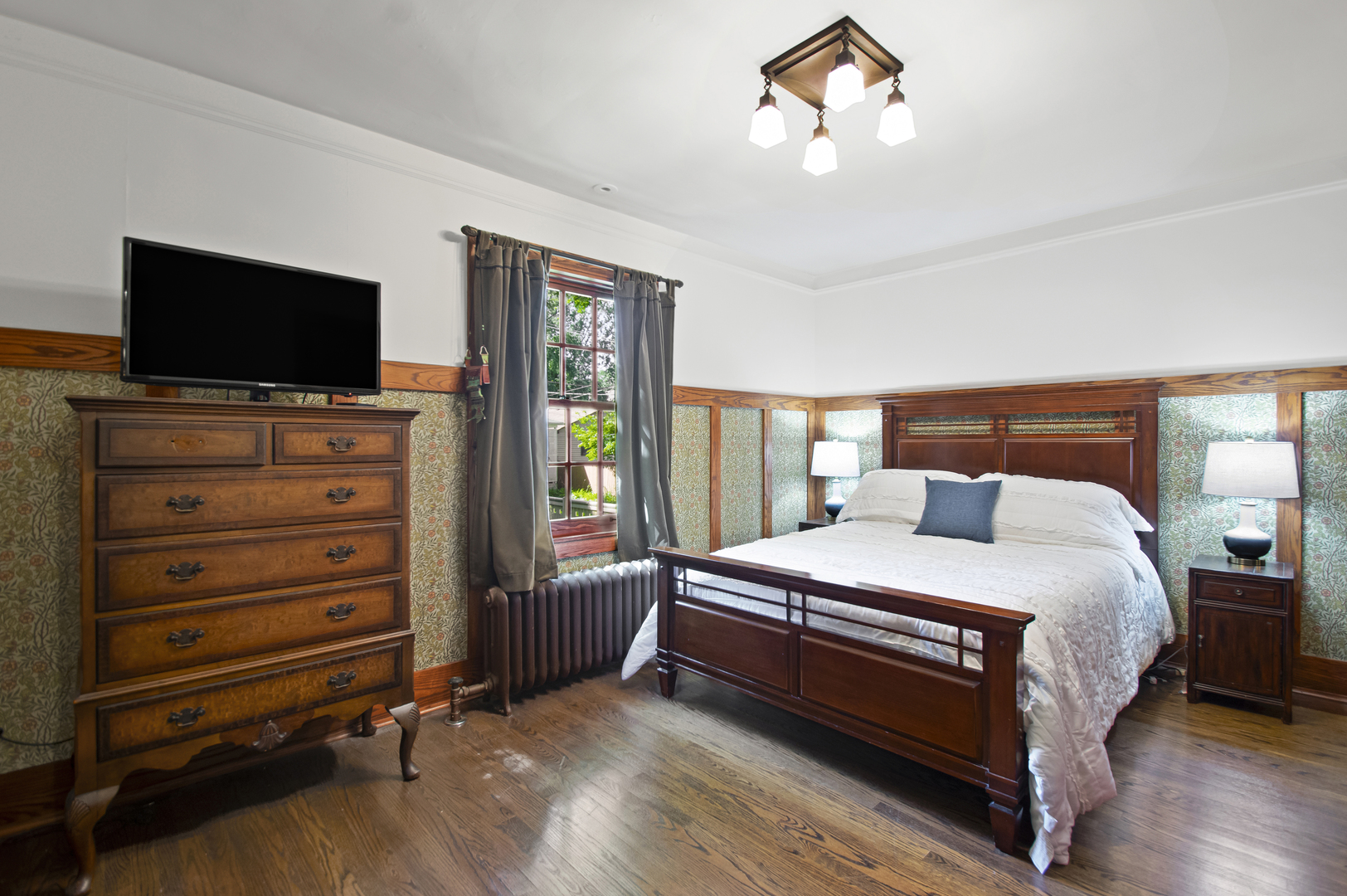 2111 W Greenleaf Avenue