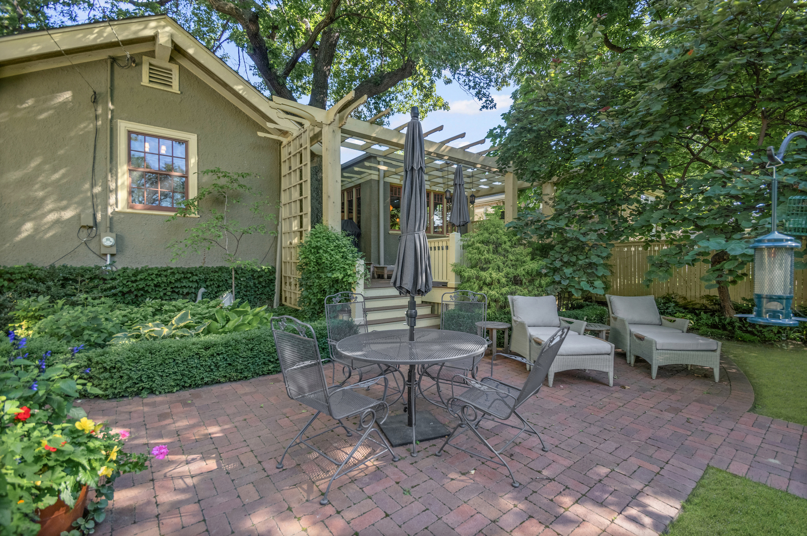 2111 W Greenleaf Avenue