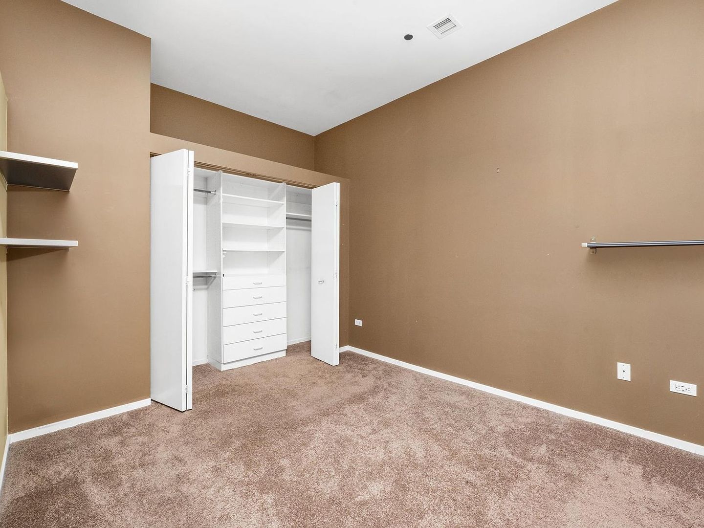 208 W Washington Street Unit: 1606