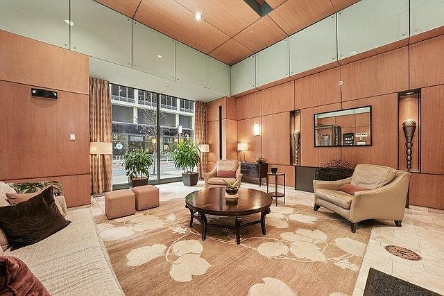 208 W Washington Street Unit: 1606