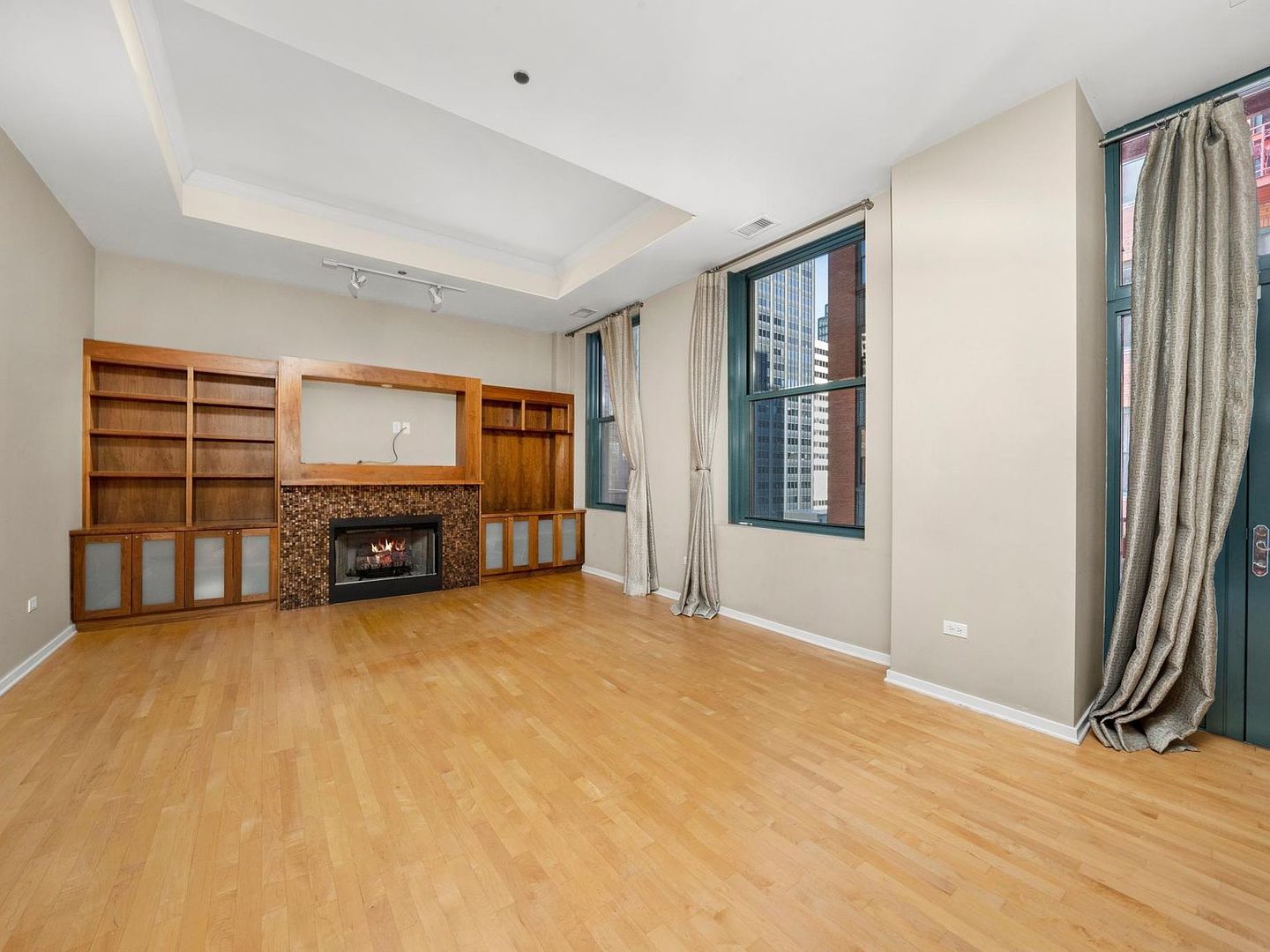 208 W Washington Street Unit: 1606