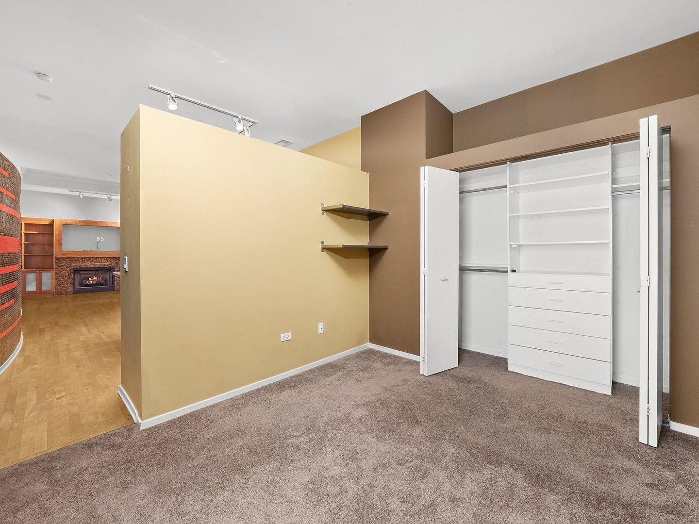 208 W Washington Street Unit: 1606