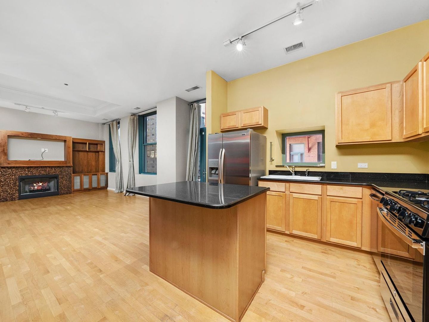 208 W Washington Street Unit: 1606