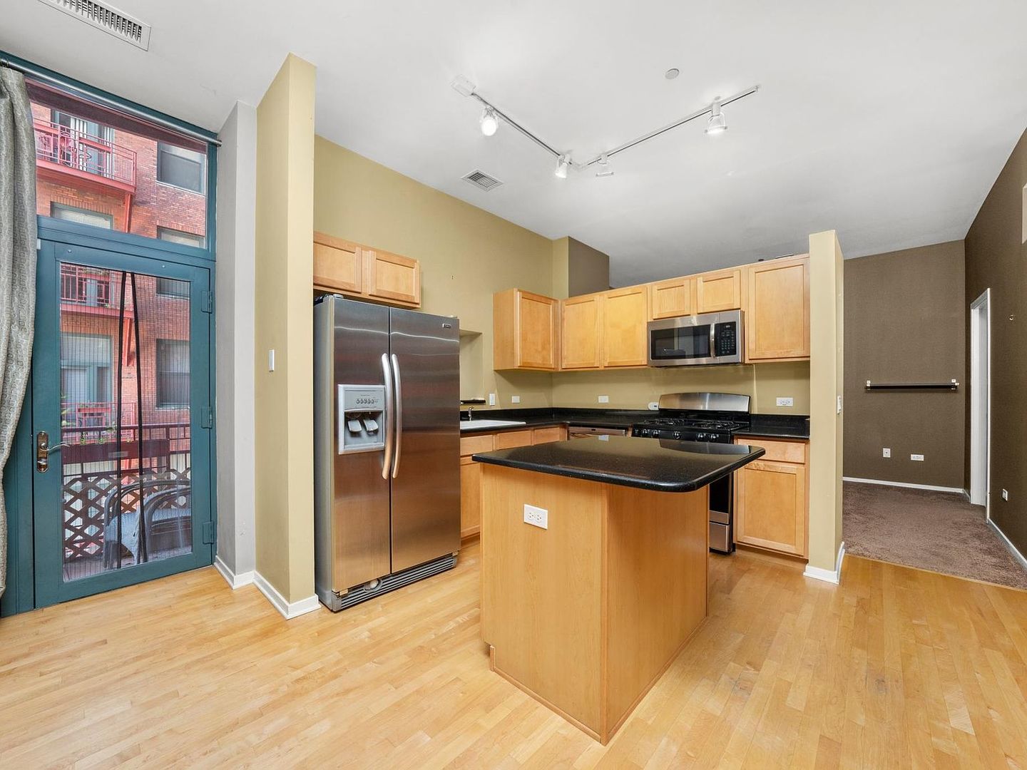 208 W Washington Street Unit: 1606