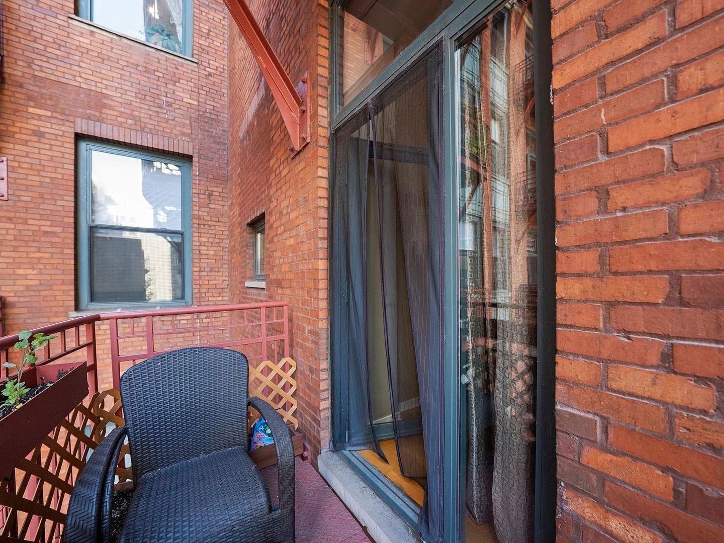 208 W Washington Street Unit: 1606