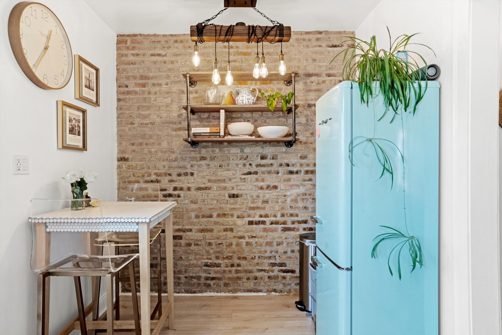 4006 W WELLINGTON Avenue Unit: 3