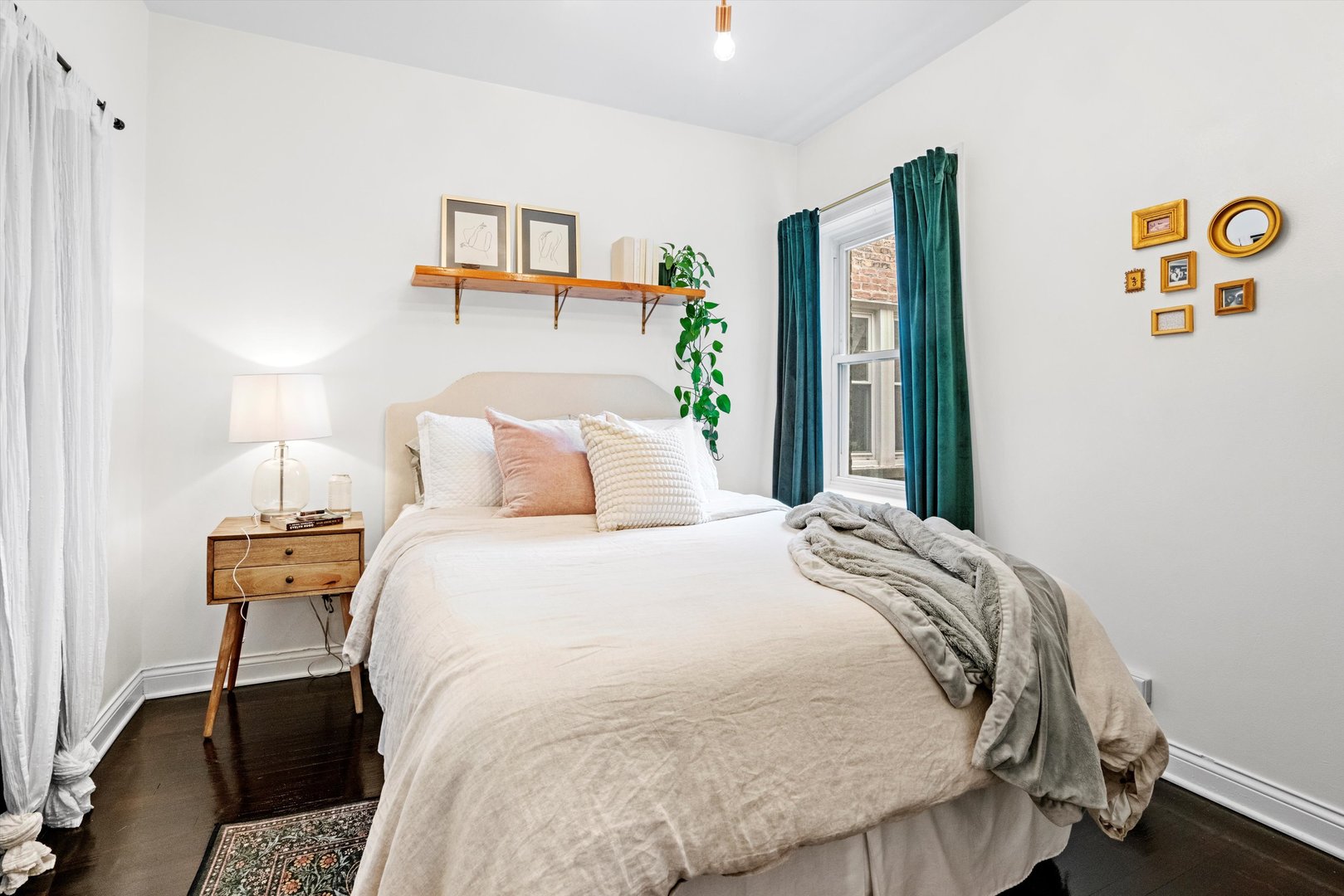 4006 W WELLINGTON Avenue Unit: 3