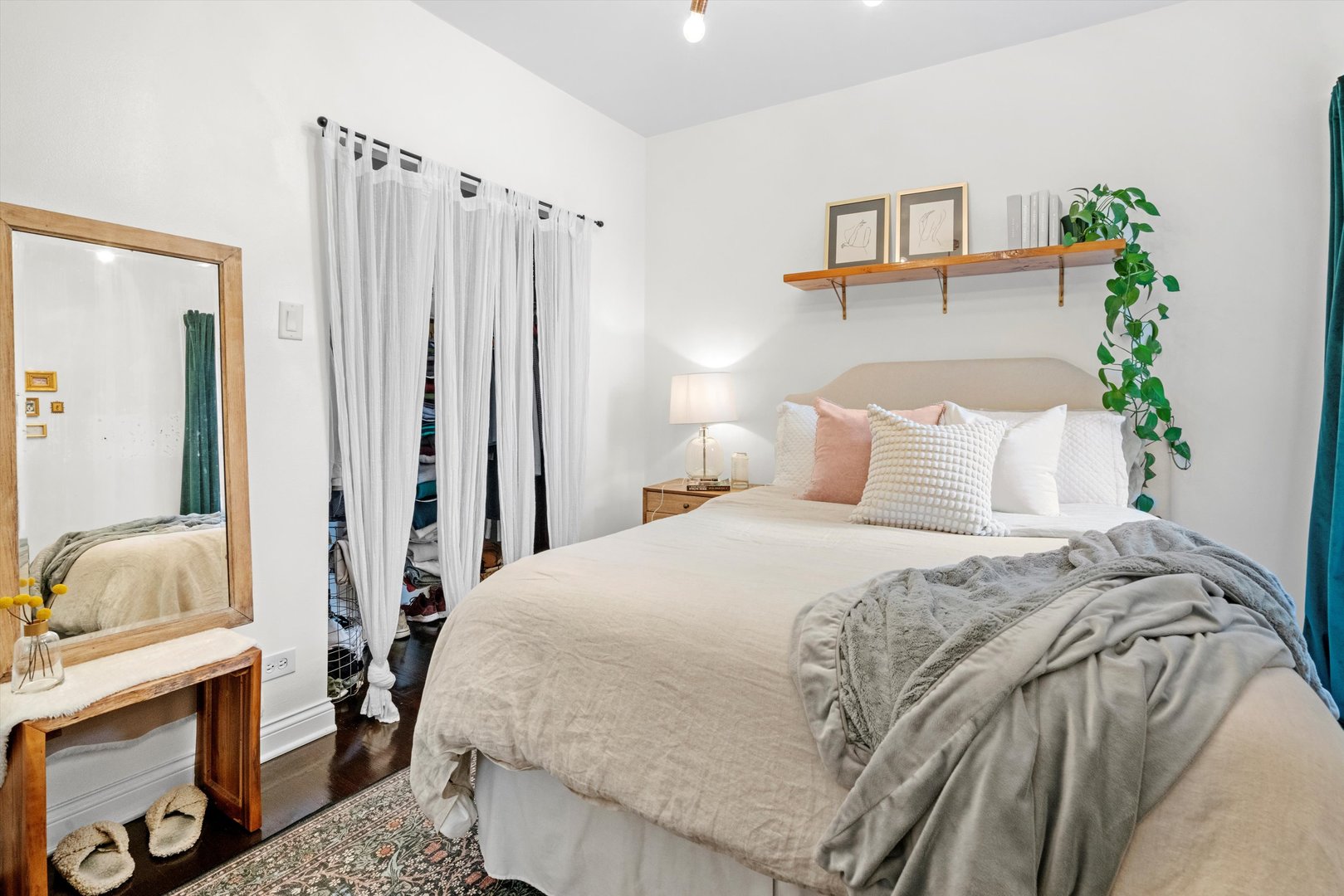 4006 W WELLINGTON Avenue Unit: 3