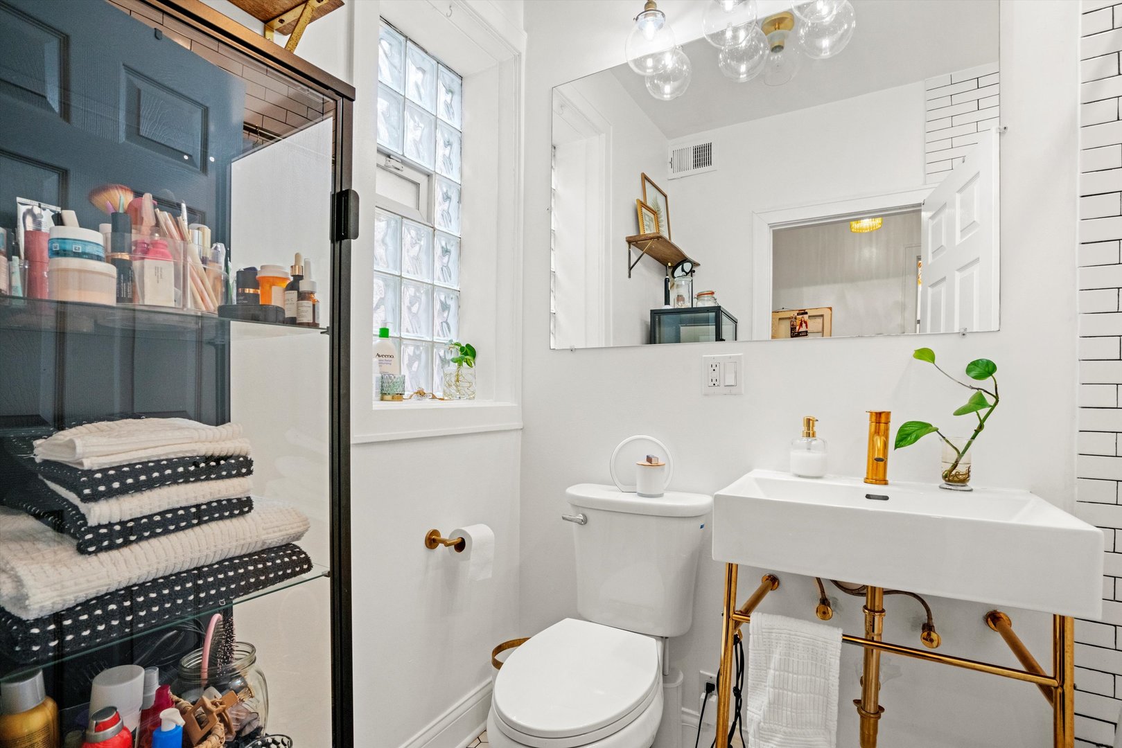 4006 W WELLINGTON Avenue Unit: 3