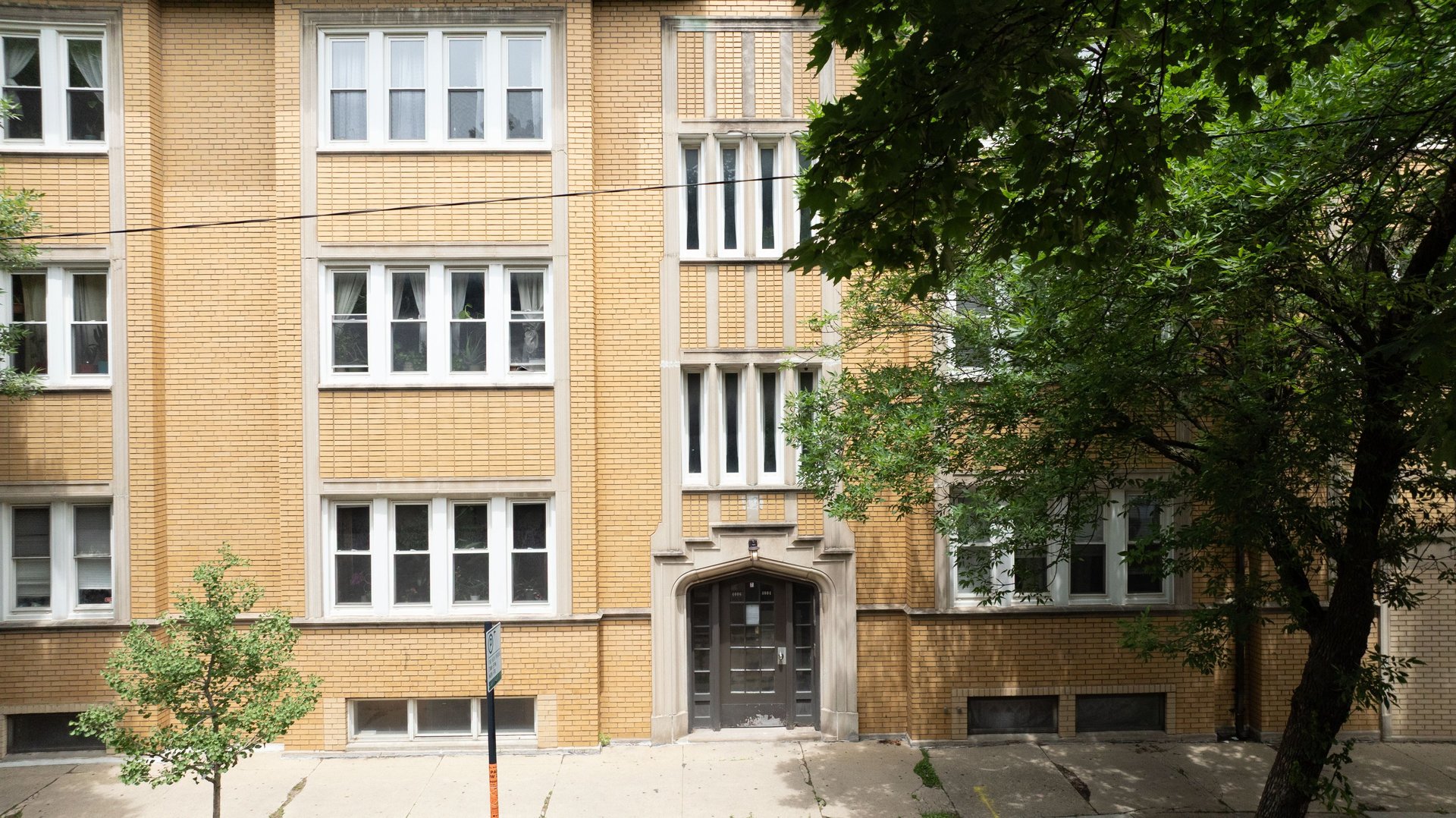 4006 W WELLINGTON Avenue Unit: 3