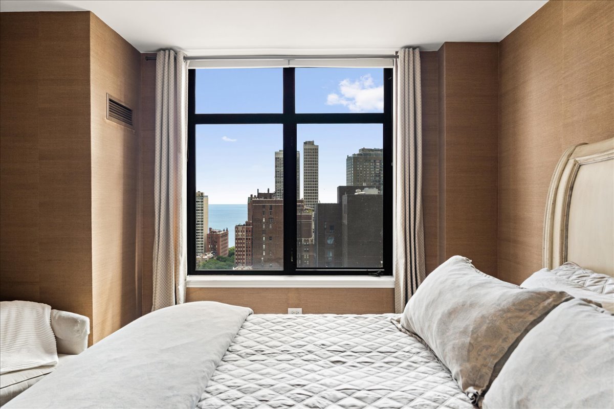 1122 N Dearborn Street Unit: 21H