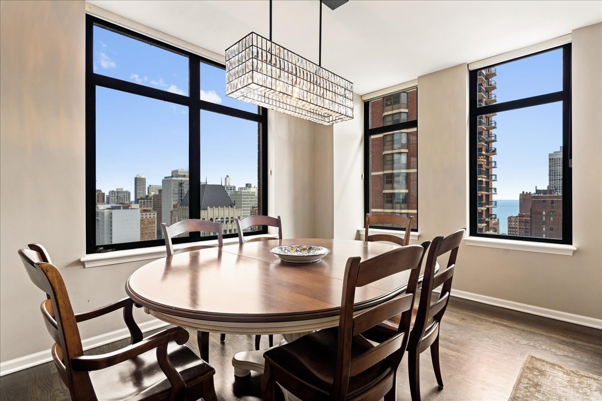 1122 N Dearborn Street Unit: 21H