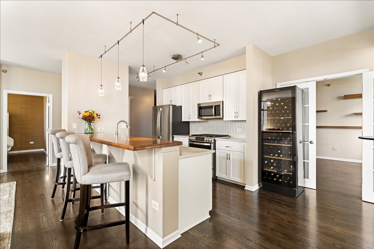 1122 N Dearborn Street Unit: 21H