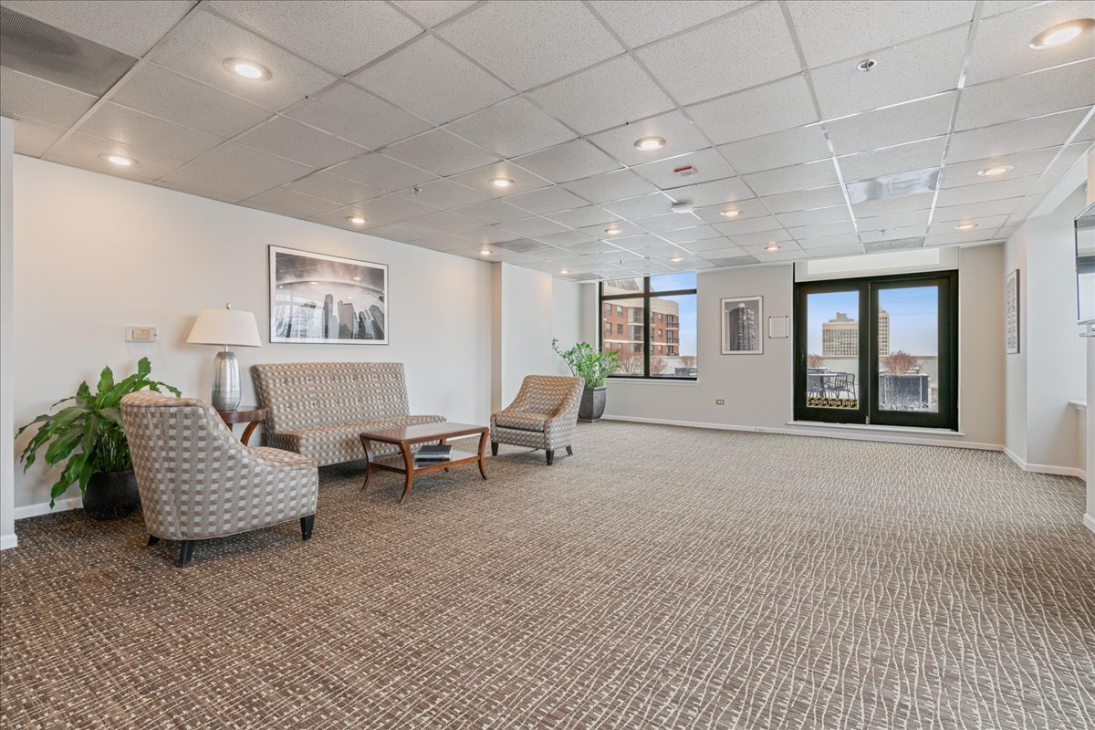 1122 N Dearborn Street Unit: 21H