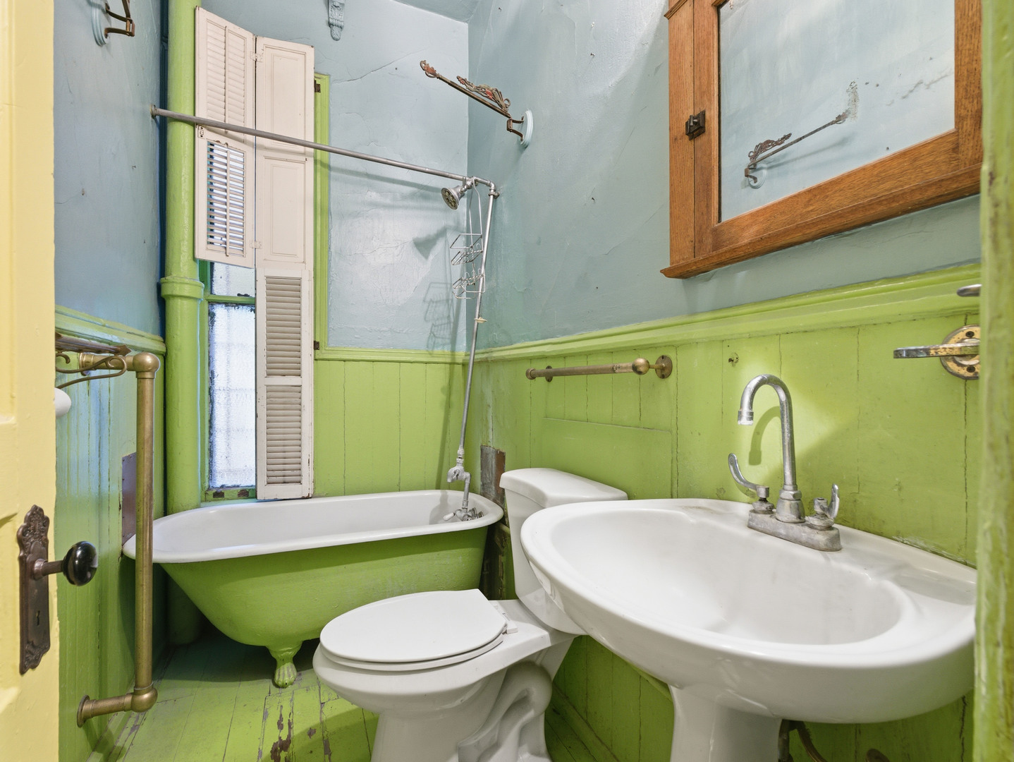 639 W Schubert Avenue