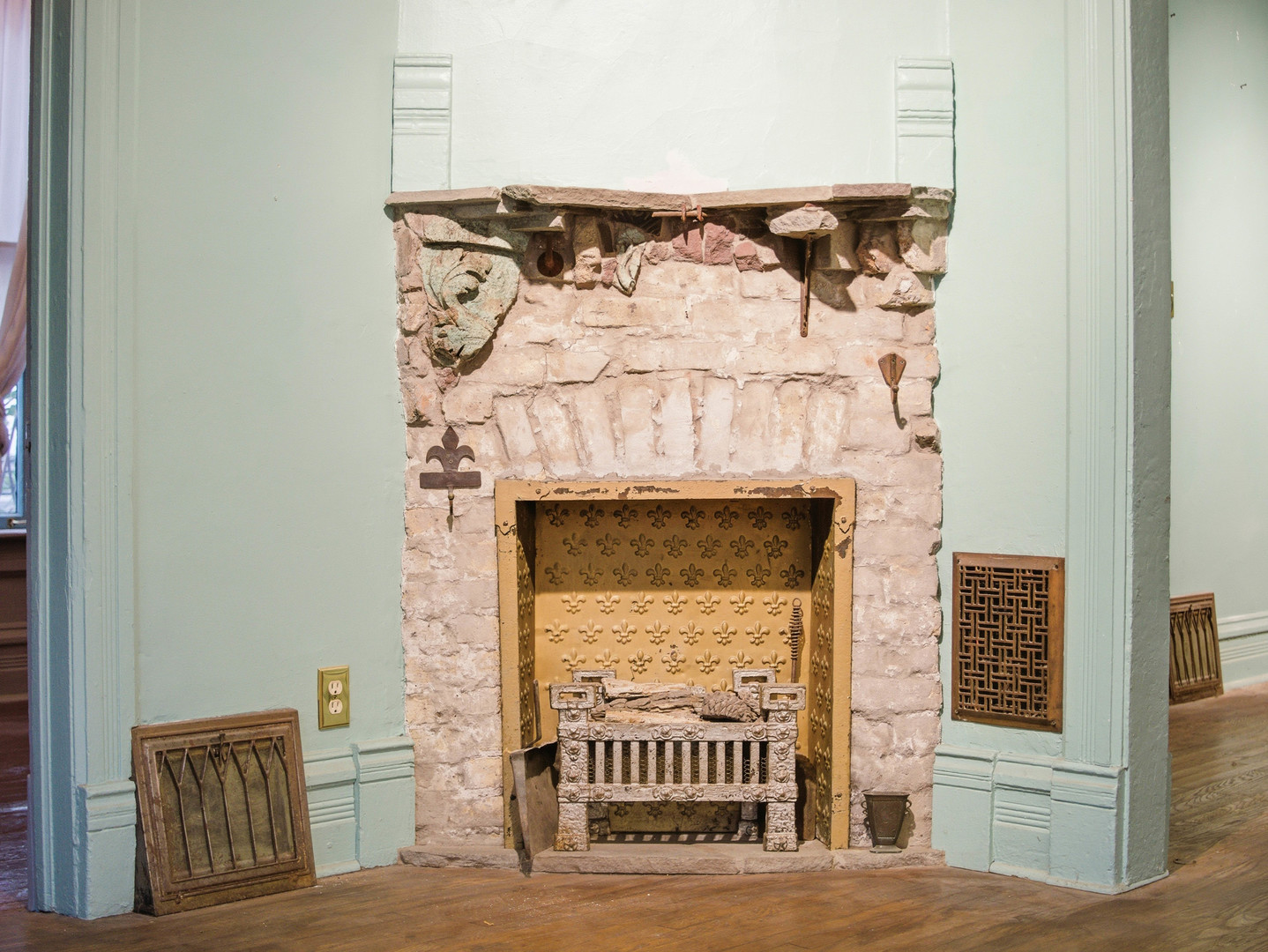 639 W Schubert Avenue